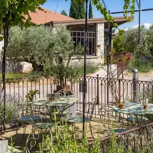 Spa et Petit Déjeuner à L'Hôtel Terre de Provence 3* au Pontet