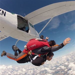 Saut en Parachute Tandem près de Melun