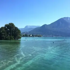 Location de Bateau sans Permis sur le Lac d'Annecy