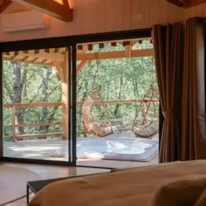 Cabane dans les Arbres avec Spa à Berat pas cher
