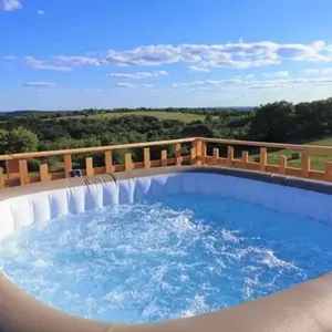Nuit en Bulle avec Jacuzzi Privatif près de Cahors