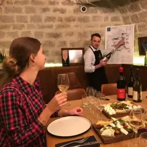 Atelier Vins et Fromages aux Caves du Louvre à Paris pas cher