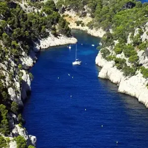 Baptême en Hélicoptère - Survol des Calanques de Marseille