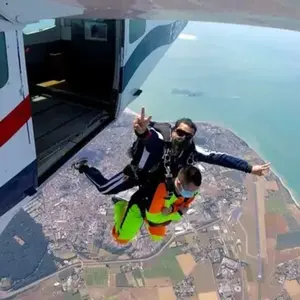 Saut en Parachute Tandem près de Caen pas cher