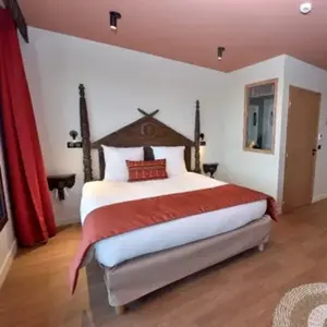 Dormir avec les Lions à la Lumigny Safari Réserve pas cher