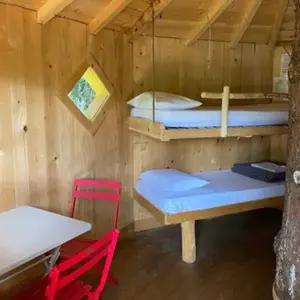 Cabane dans les Arbres face au Mont Blanc