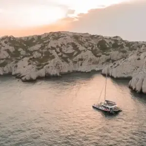 Coucher de Soleil en Maxi-Catamaran avec Dîner à Marseille