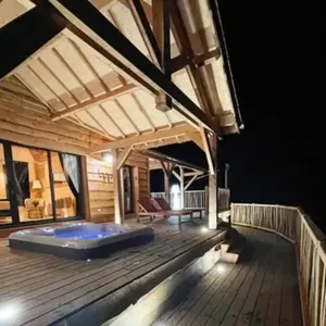 Nuit en Cabane sur Pilotis avec Jacuzzi Privatif près de Laval