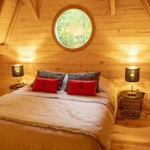 Cabane dans les arbres avec Spa près de Dijon