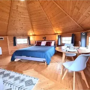 Nuit en Cabane avec Jacuzzi à Pradines
