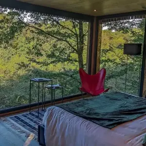 Nuit en Lodge de Luxe sur Pilotis avec Spa au Loire Valley Lodges