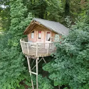 Cabane sur Pilotis à Syam