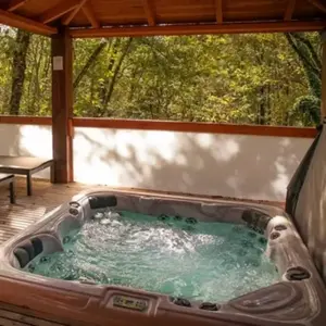 Nuit en Chalet avec Jacuzzi Privatif près de Montauban