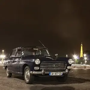 Découverte Nocturne du Paris Insolite en Voiture de Collection pas cher