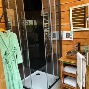 Cabane Perchée avec Spa à la Roche Maurice près de Landerneau pas cher