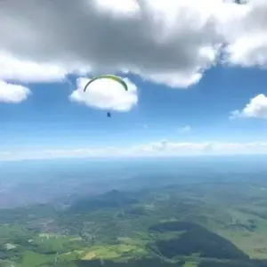 Baptême en Parapente près de Clermont-Ferrand - Chaîne des Puys