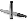 Image de Parker IM stylo plume | Gris mat avec attributs noirs | Pointe moyenne avec cartouche d’encre bleue | Coffret cadeau