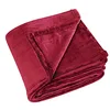 Image de Linder - Plaid rectangulaire Doux et cocooning - Coloris Rouge Cerise - 100% Polyester - Dimensions 130x180cm - Collection Cocoon