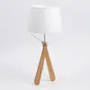 Image de Aluminor Lampe à poser Zazou LT blanche/bois clair