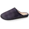 Image de Isotoner Chaussons pantoufles Mules homme ultra confortables et légers, mousse à mémoire de forme, 44 EU, tartan