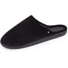 Image de Isotoner Chaussons pantoufles Mules homme ultra confortables et légers, mousse à mémoire de forme, 41 EU, noir