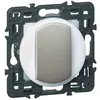 Image de Legrand - Interrupteur va et vient 10A couronne lumineuse Céliane - titanium en occasion ou reconditionné