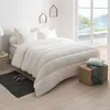 Image de DODO - Couette Légère Anti-Acariens 200x200 cm - pour Lit 2 Personnes - Tissu 100% Coton Naturel - Garnissage 100% Thermocomfort Polyester Fibre Creuse - Lavable en Machine en Machine à 40°C