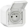 Image de LEGRAND Prise de courant avec terre étanche avec volet Plexo - 16A 250V - Blanc