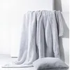 Image de Set De Plaid + Coussin Assorti en Tissu Peluche - Gris Acier - 125 X 150 Cm