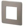 Image de Plaque de finition 1 poste Schneider Electric Unica Studio Métal NU280250F coloris bronze avec liseré blanc l.85 x P.10 x H.85 mm