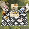 Image de Outsunny Tapis extérieur Style Graphique - Tapis réversible 2 Motifs - dim. 2,74L x 1,82l m - PP Haute densité 310 g/m² Noir Blanc