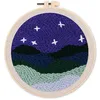 Image de Figured'Art Punch Needle Kit Complet pour Adultes et Enfants - Paysage sous les Étoiles - Parfait pour Débutant. Set prêt à broder taille 20x20cm avec cadre circulaire