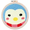 Image de Figured'Art Punch Needle Kit Complet pour Adultes et Enfants - Pingouin - Parfait pour Débutant. Set prêt à broder taille 20x20cm avec cadre circulaire