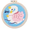 Image de Figured'Art Punch Needle Kit Complet pour Adultes et Enfants - Cygne Love - Parfait pour Débutant. Set prêt à broder taille 20x20cm avec cadre circulaire