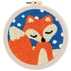 Image de Figured'Art Punch Needle Kit Complet pour Adultes et Enfants - Petit Renard et Ciel Bleu - Parfait pour Débutant. Set prêt à broder taille 20x20cm avec cadre circulaire