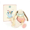 Image de Doudou et Compagnie - Lapin CIBOULETTE - Doudou Pantin avec Mouchoir Plat Blanc - Idée Cadeau pour Enfants dès la Naissance - 28 cm - avec Boîte Cadeau pour Offrir - Garandtie Doudou Perdu - DC4208