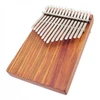 Image de Hugh Tracey Kalimba Alto Chromatic 26 Notes sur Table
