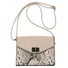 Image de Chapeau-tendance Pochette façon lézard