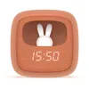 Image de Mob   Réveil et Veilleuse pour Enfant Billy Clock - Motif Lapin - Face Avant Tissu - Cadre Plastique Soft-Touch - Programmation de la Date, de l'Heure et de 3 Alarmes (Marron)