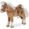 Image de Götz 3401926 Poupée Cheval Haflinger Fritz (Hauteur du bâton 24 cm) - Cheval en Peluche Flexible de 28 cm de Haut pour poupées Debout - avec Selle, Bride et Couverture de Pique-Nique