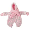 Image de Götz 3402279 Combinaison de Neige enveloppée au Chaud - Ensemble d'hiver Global Taille de vêtements de poupée. M - Ensemble vêtements et Accessoires 3 pièces pour poupées 42 - 46 cm
