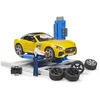 Image de bruder 62112 - bworld Centre de service pour voitures avec bruder Roadster - 1:16 Atelier automobile, mécanicien, de course, jouet à partir de 4 ans