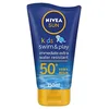 Image de NIVEA SUN Kids Swim & Play//Lotion Ultra Protect & Play SPF 50+ (150 ml), écran solaire résistant à l'eau, protection efficace contre les UVB et les UVA 5 étoiles, crème solaire enrichie en dexpanthénol, les motifs peuvent varier