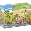 Image de Playmobil 70997 Décoration de fête avec poneys - Country - avec Trois Personnages, des poneys, des Cadeaux, des Ballons et des Accessoires - Animaux & Nature - Dès 4 Ans