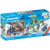 Image de PLAYMOBIL 71453 - Vacanciers et sports d'hiver - My Life - Avec 3 adultes, 3 enfants, deux luges, des paires de skis, un snowboard et de nombreux accessoires de l'univers des sports d'hiver- Dès 4 ans
