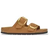 Image de Birkenstock pour femme. 1032989 Sandales en Cuir Arizona Big Buckle Nubuck (Coupe Étroite) marron (40), Plat, Aucun, Casuel