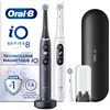 Image de Oral-B iO 8 Duo Brosses À Dents Électriques Pour Adultes, Blanche Et Noire, 6 Modes De Brossage Avec Blancheur, Douceur Et Soin Des Gencives, 3 Brossettes De Rechange, 1 Chargeur, 1 Étui De Voyage