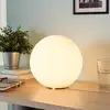 Image de Lindby lampe de table Marike, blanc, verre, boule, Ø 25 cm, E27
