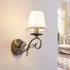Image de Lindby, applique murale Finnick, couleur laiton antique, 34 cm, E14