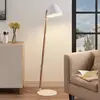 Image de Lindby Tetja lampadaire avec barre en bois, blanc